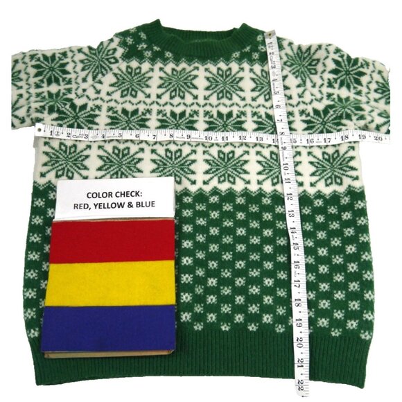 Vintage green and white heavier knit sweater with snowflakes Women's size S/M - Picture 2 of 4